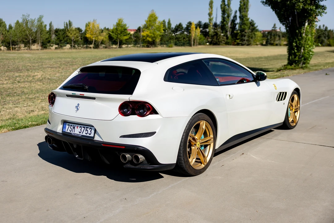 2018 Ferrari GTC4Lusso - Image 12 of 31