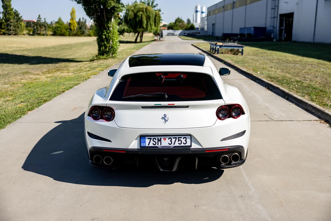 2018 Ferrari GTC4Lusso - Image 13 of 31