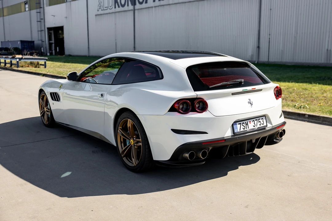 2018 Ferrari GTC4Lusso - Image 14 of 31