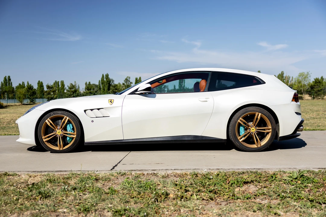 2018 Ferrari GTC4Lusso - Image 8 of 31