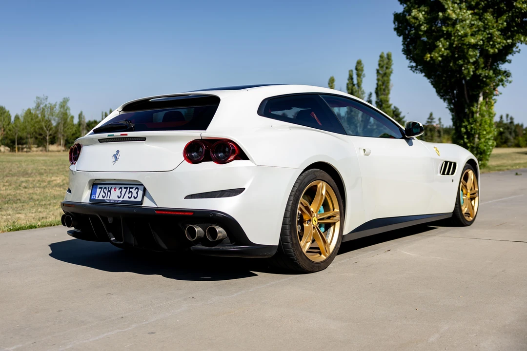 2018 Ferrari GTC4Lusso - Image 5 of 31