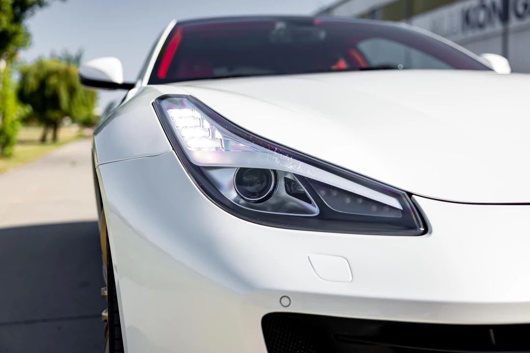 2018 Ferrari GTC4Lusso - Image 18 of 31