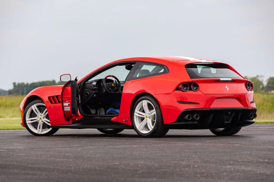 2018 Ferrari GTC4Lusso - Image 12 of 31