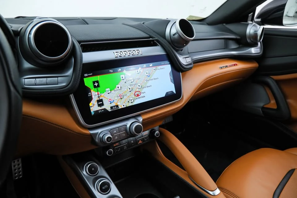 2018 Ferrari GTC4Lusso - Image 7 of 8
