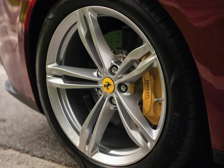 2018 Ferrari GTC4Lusso - Image 26 of 31
