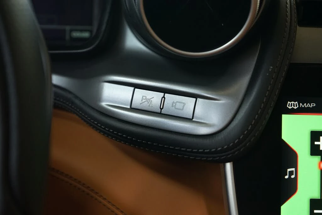 2018 Ferrari GTC4Lusso - Image 18 of 31