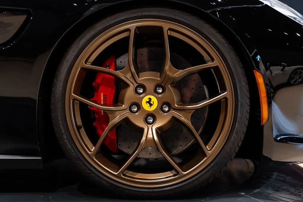 2018 Ferrari GTC4Lusso - Image 16 of 31