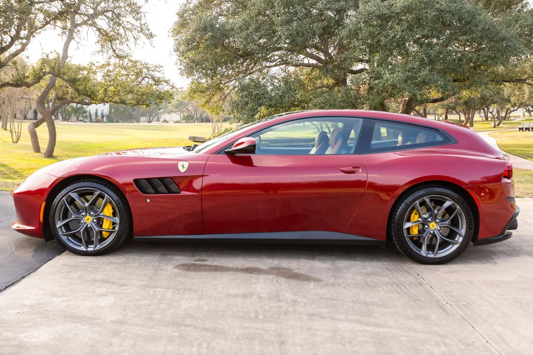 2018 Ferrari GTC4Lusso T - Image 8 of 31