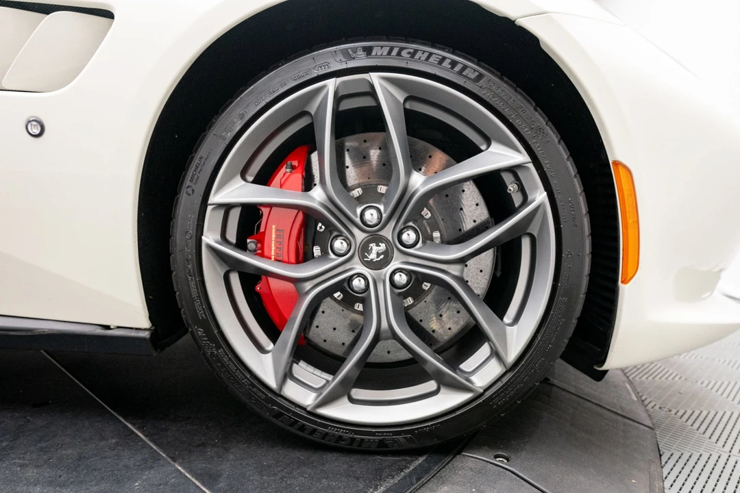 2018 Ferrari GTC4Lusso T - Image 25 of 31