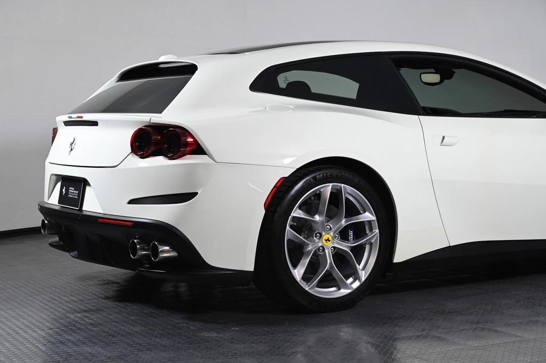 2018 Ferrari GTC4Lusso T - Image 28 of 31