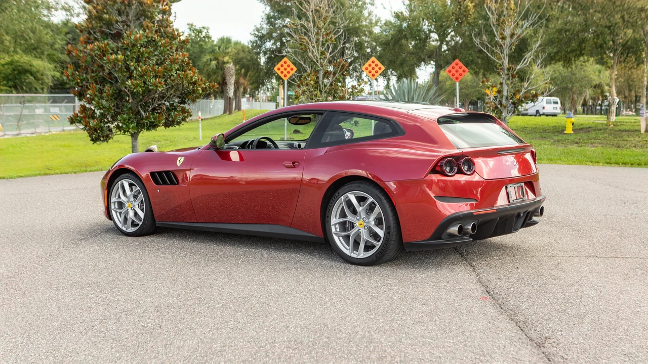 2018 Ferrari GTC4Lusso T - Image 9 of 31