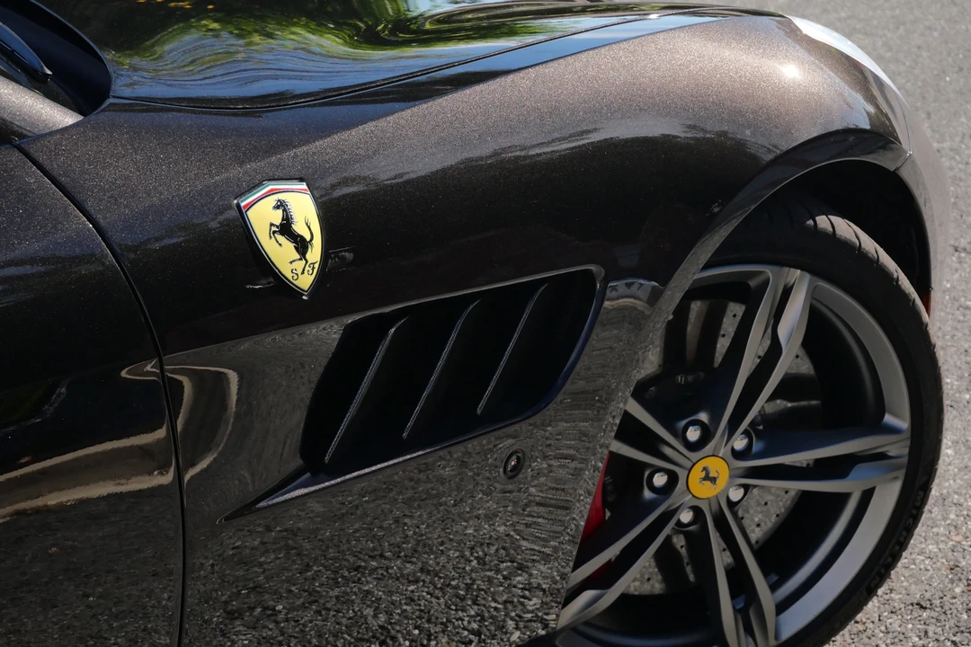 2018 Ferrari GTC4Lusso - Image 17 of 31
