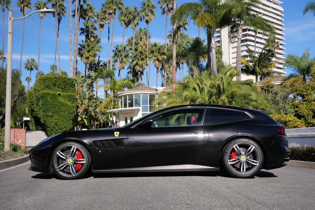 2018 Ferrari GTC4Lusso - Image 8 of 31