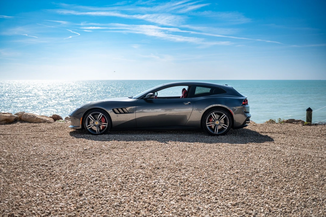 2018 Ferrari GTC4Lusso - Image 8 of 31