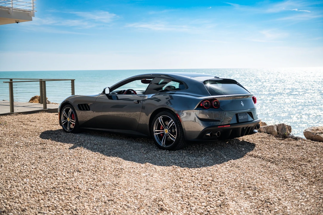2018 Ferrari GTC4Lusso - Image 9 of 31