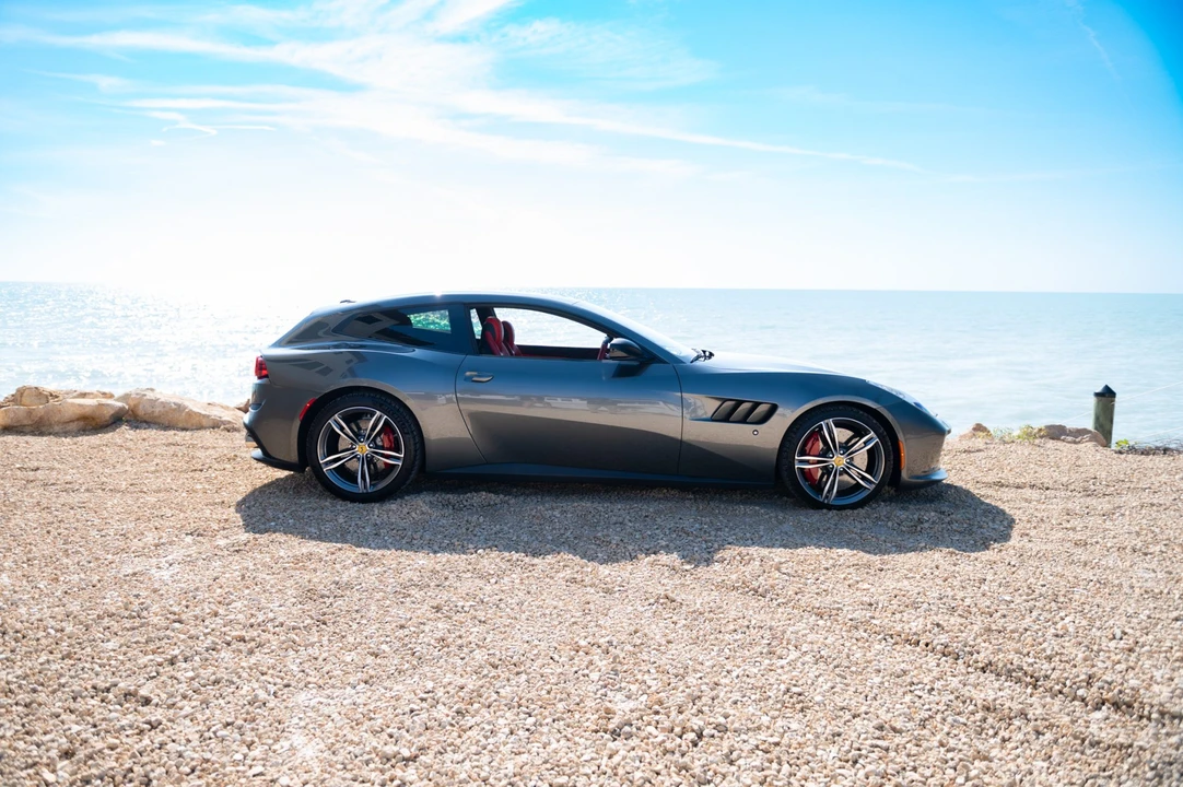 2018 Ferrari GTC4Lusso - Image 13 of 31