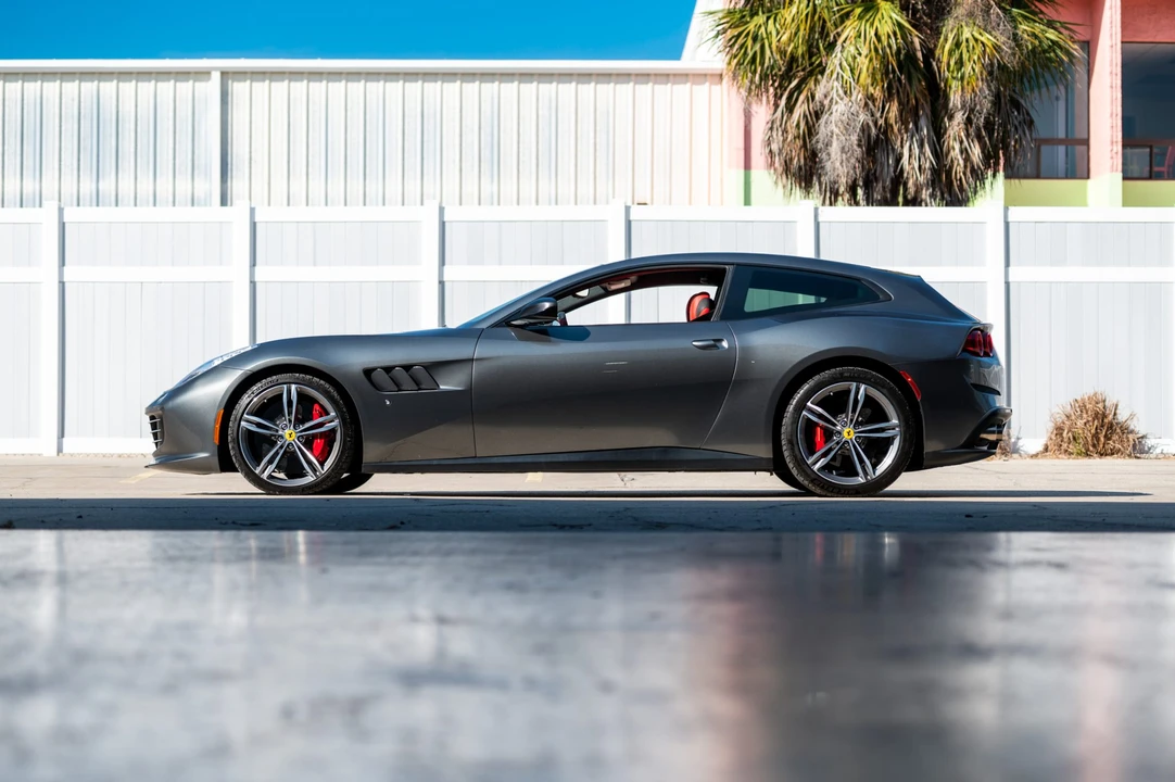 2018 Ferrari GTC4Lusso - Image 28 of 31