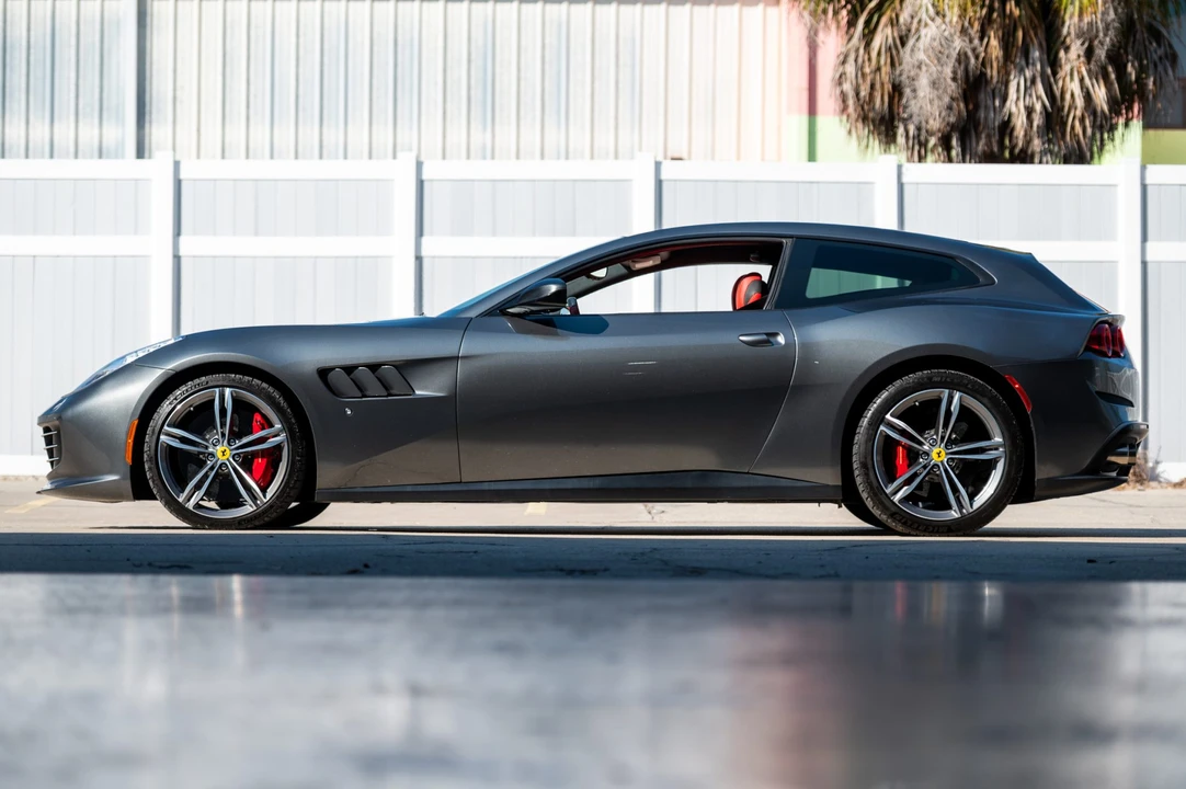 2018 Ferrari GTC4Lusso - Image 29 of 31