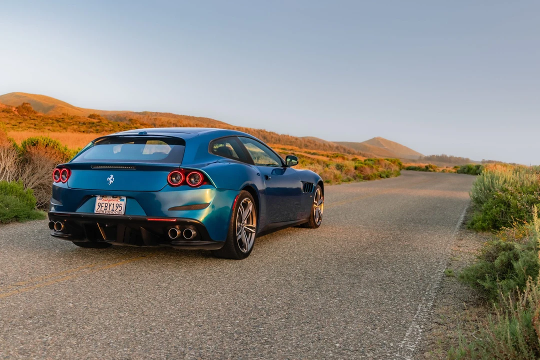 2018 Ferrari GTC4Lusso - Image 17 of 31