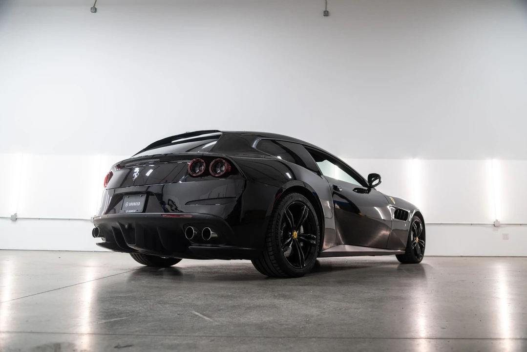 2018 Ferrari GTC4Lusso - Image 26 of 31