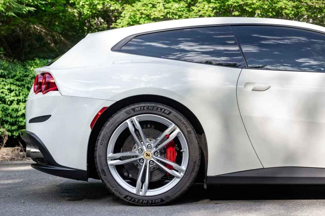 2018 Ferrari GTC4Lusso - Image 13 of 31