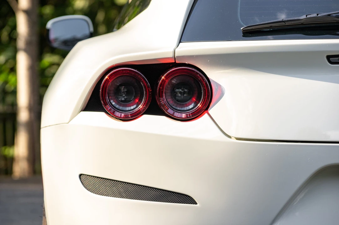 2018 Ferrari GTC4Lusso - Image 26 of 31