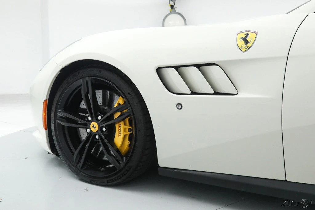 2018 Ferrari GTC4Lusso - Image 15 of 21