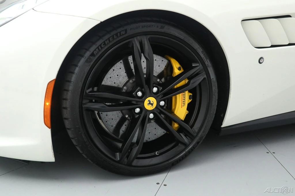 2018 Ferrari GTC4Lusso - Image 14 of 21