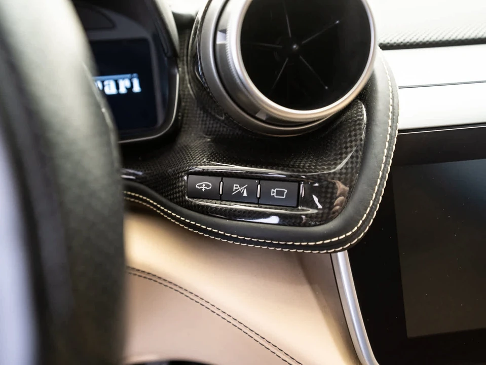 2018 Ferrari GTC4Lusso - Image 25 of 31