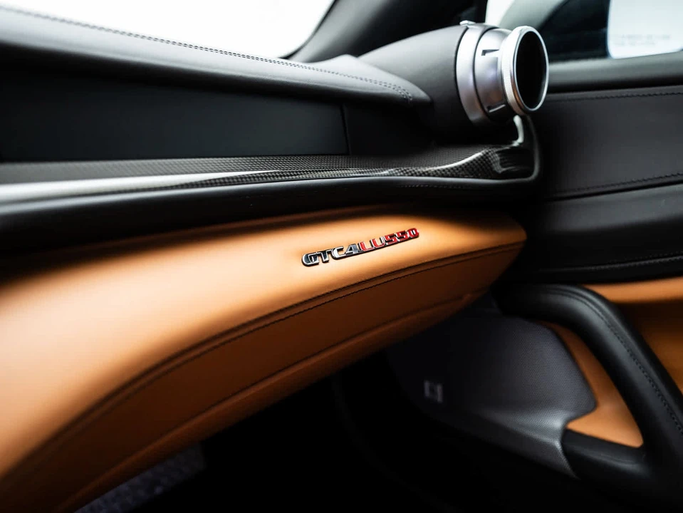 2018 Ferrari GTC4Lusso - Image 26 of 31