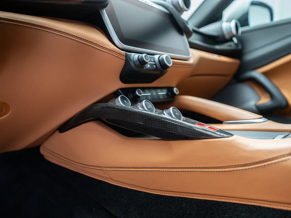 2018 Ferrari GTC4Lusso - Image 28 of 31