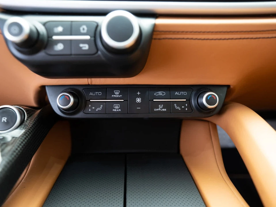2018 Ferrari GTC4Lusso - Image 24 of 31