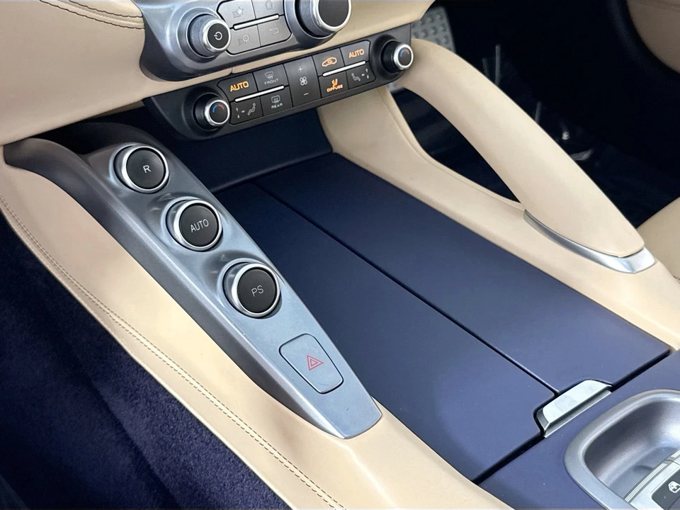 2018 Ferrari GTC4Lusso - Image 15 of 31