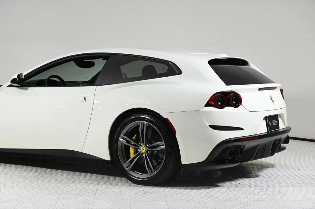 2018 Ferrari GTC4Lusso - Image 24 of 31