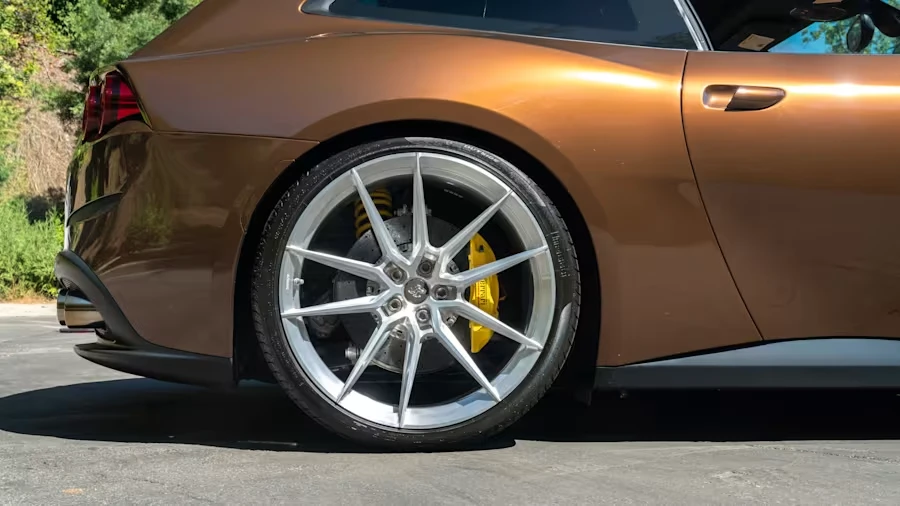2018 Ferrari GTC4Lusso - Image 23 of 31