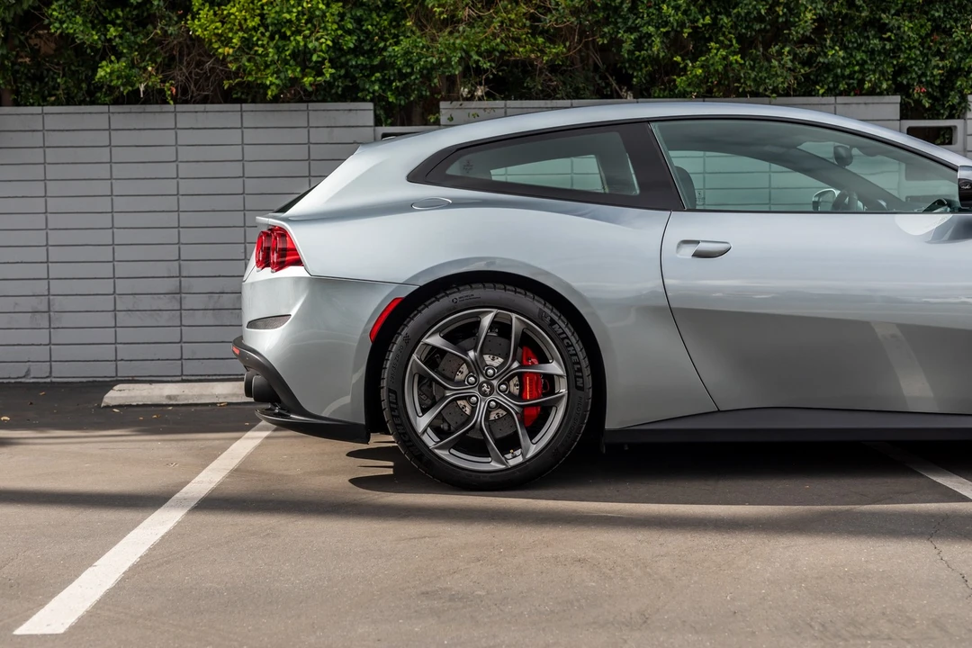 2018 Ferrari GTC4Lusso - Image 9 of 31