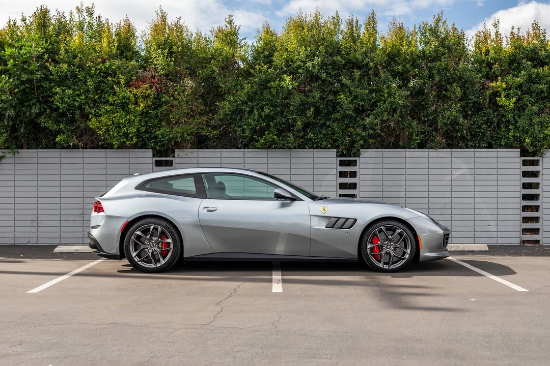 2018 Ferrari GTC4Lusso - Image 8 of 31
