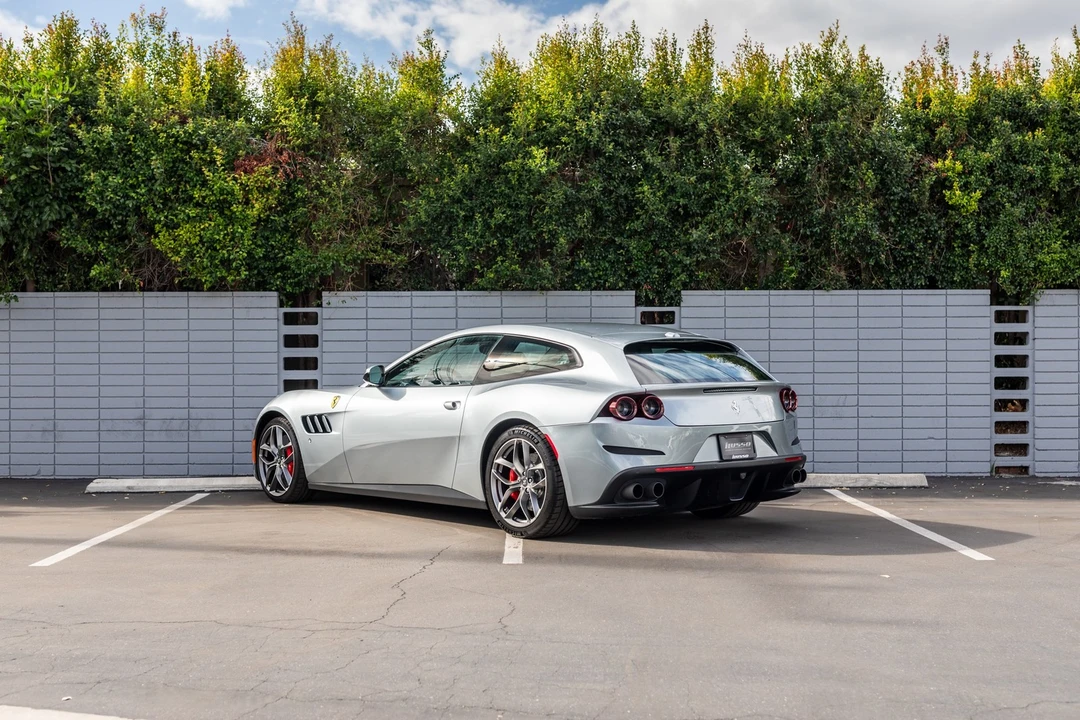 2018 Ferrari GTC4Lusso - Image 26 of 31