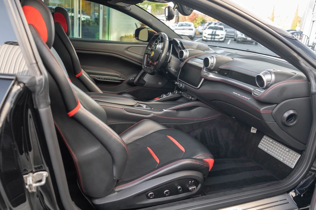 2018 Ferrari GTC4Lusso T - Image 30 of 31