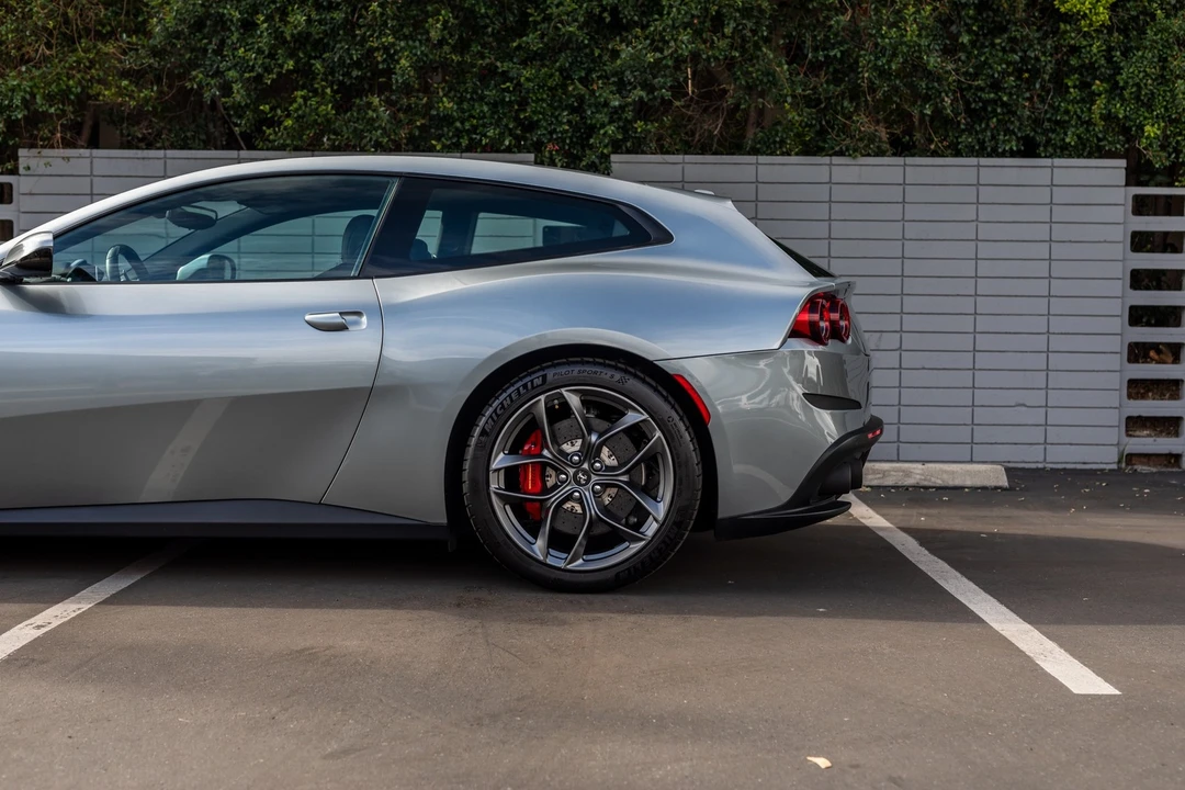 2018 Ferrari GTC4Lusso T - Image 24 of 31
