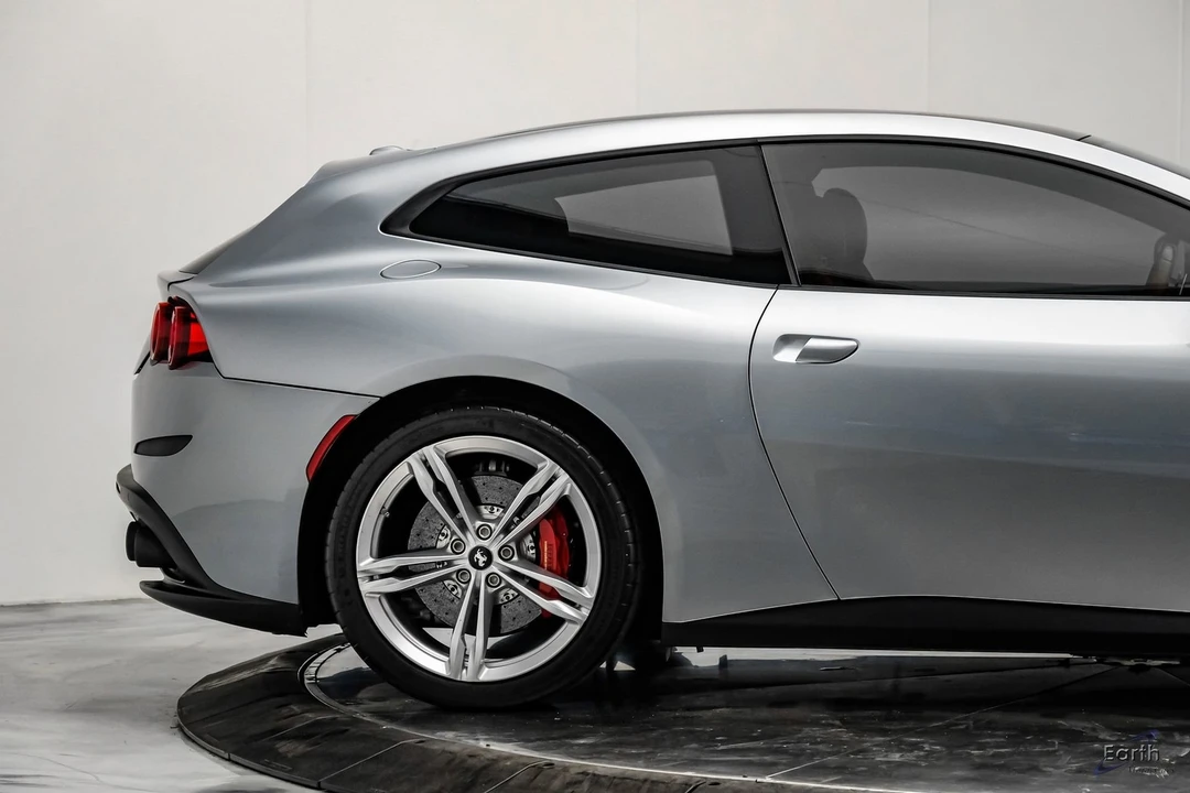 2018 Ferrari GTC4Lusso - Image 23 of 31