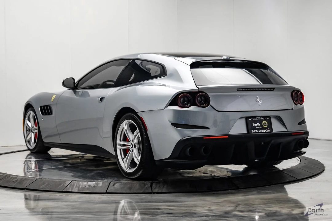 2018 Ferrari GTC4Lusso - Image 11 of 31