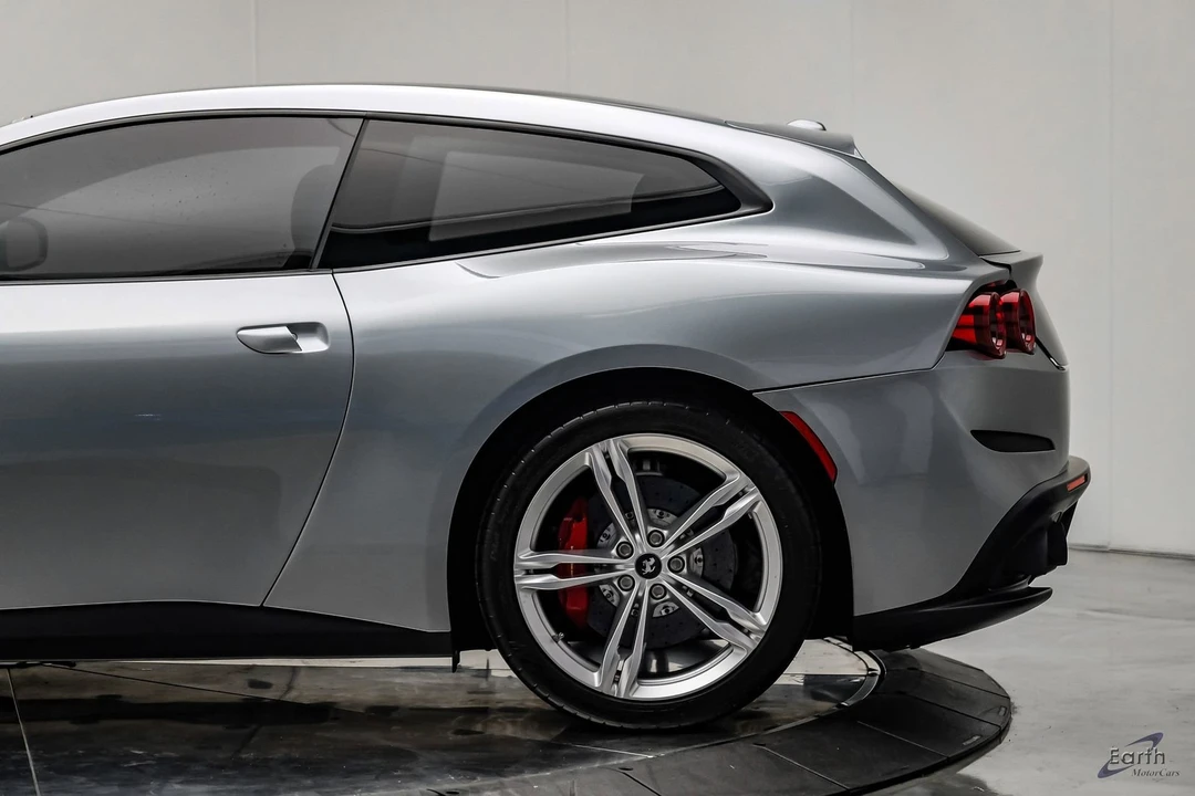 2018 Ferrari GTC4Lusso - Image 11 of 31