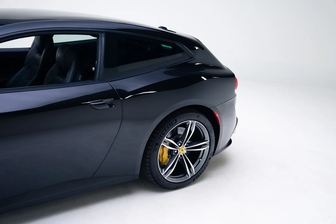 2018 Ferrari GTC4Lusso - Image 18 of 21