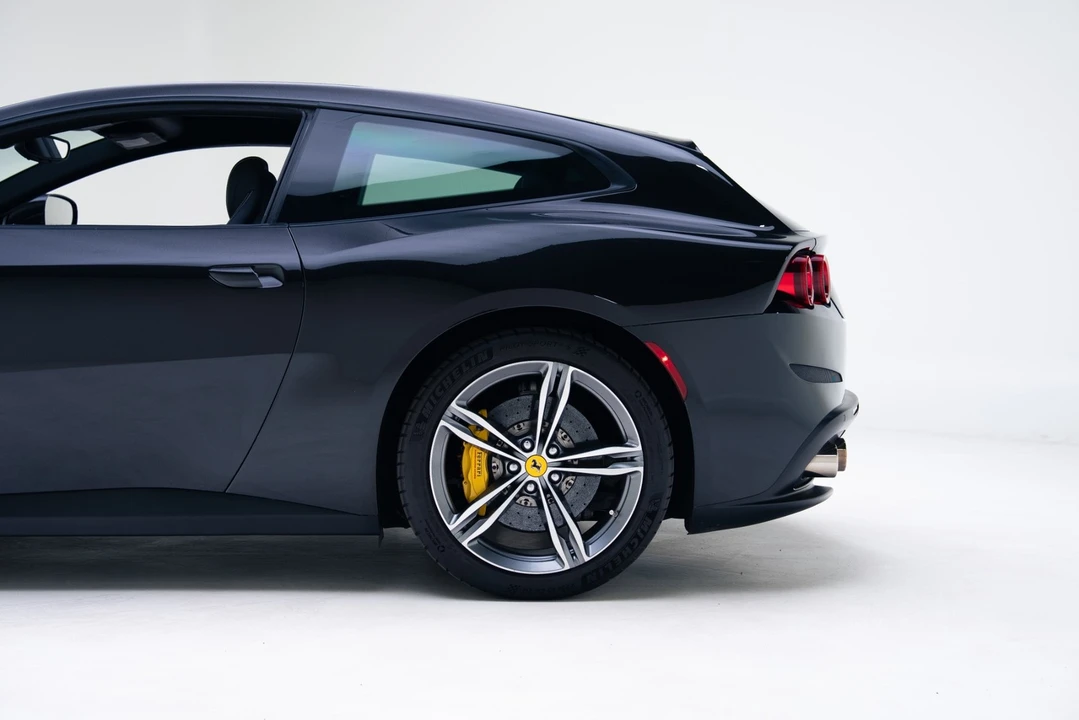 2018 Ferrari GTC4Lusso - Image 16 of 21