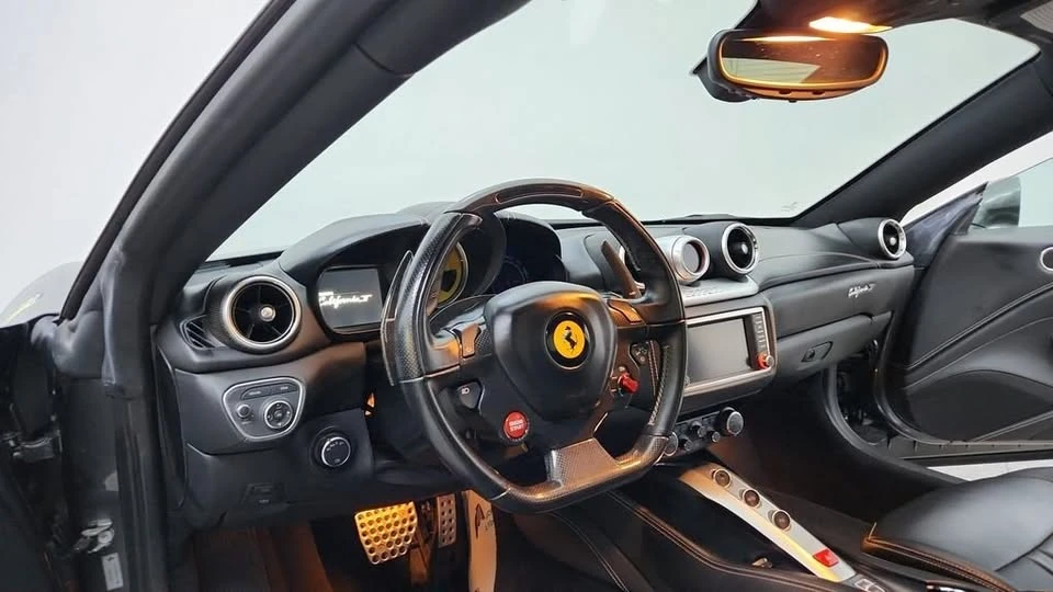 2018 Ferrari California T - Image 16 of 19