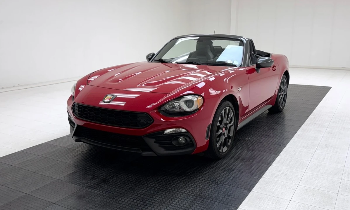 2018 Fiat 124 Spider - Image 2 of 31