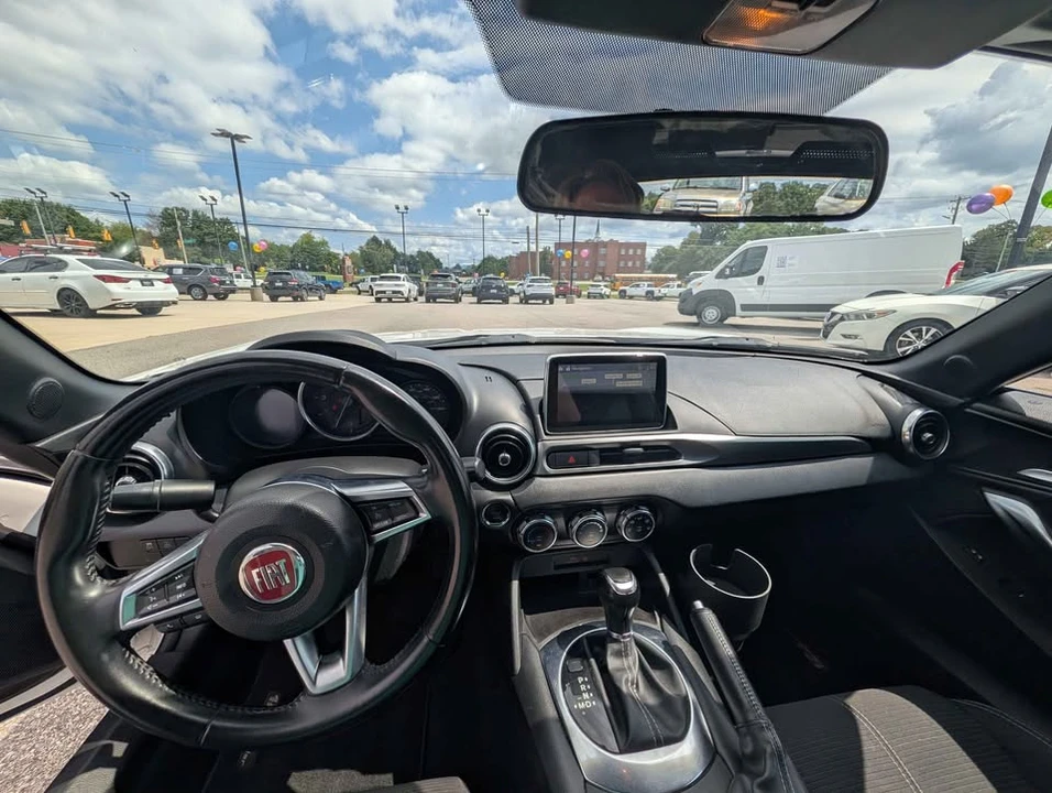 2018 Fiat 124 Spider - Image 8 of 13
