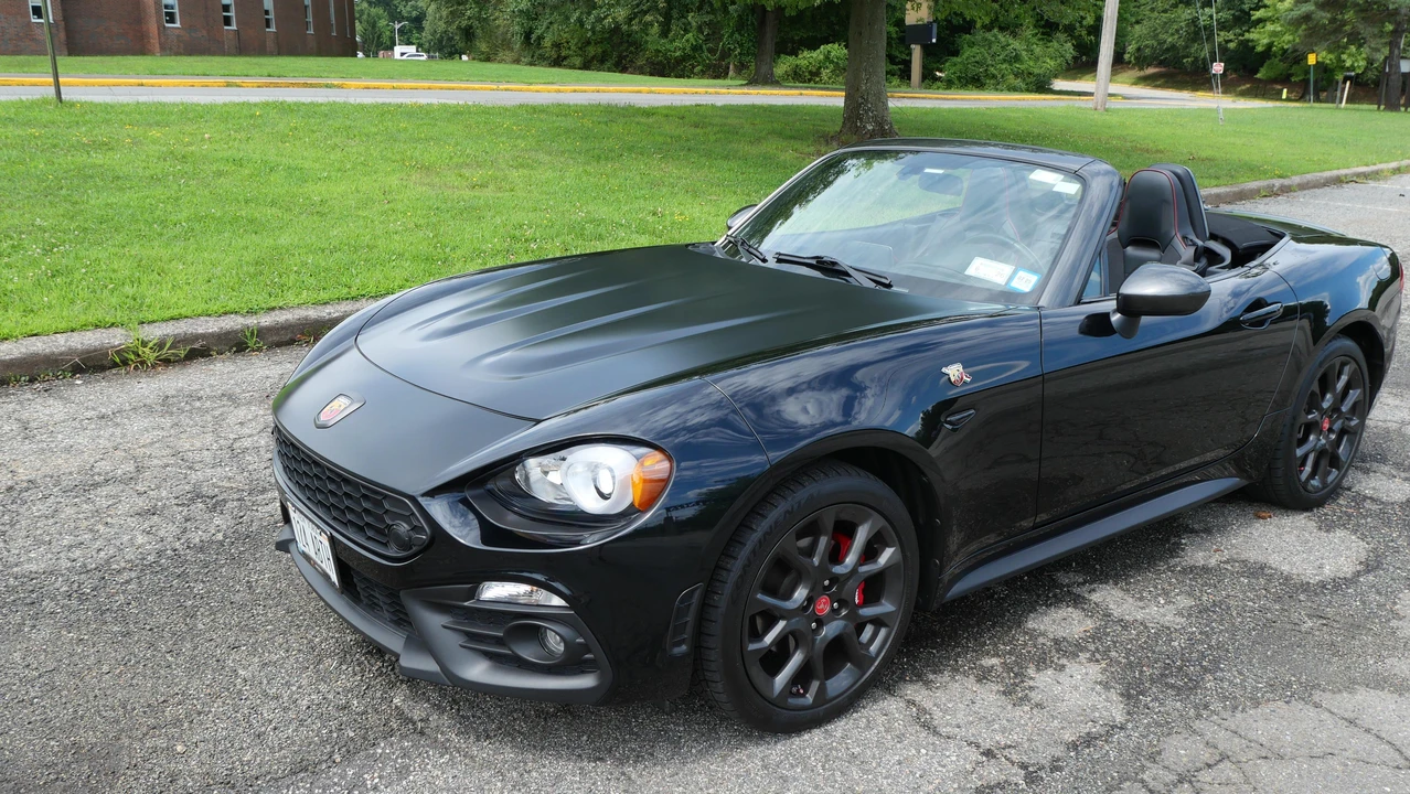 2018 Fiat 124 Spider - Image 15 of 31