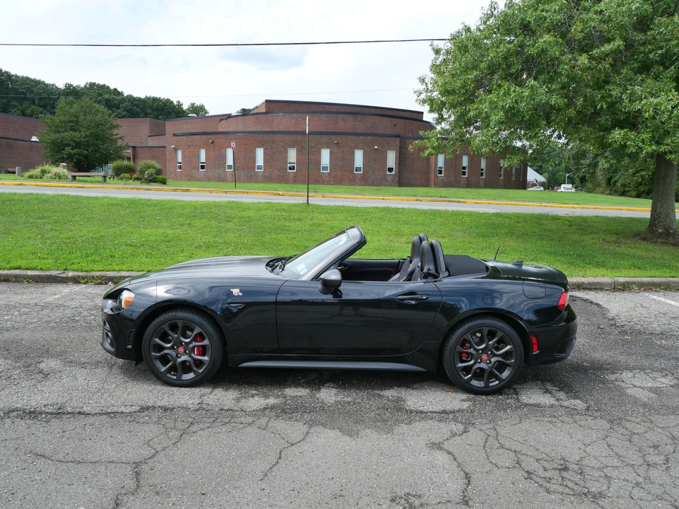 2018 Fiat 124 Spider - Image 16 of 31